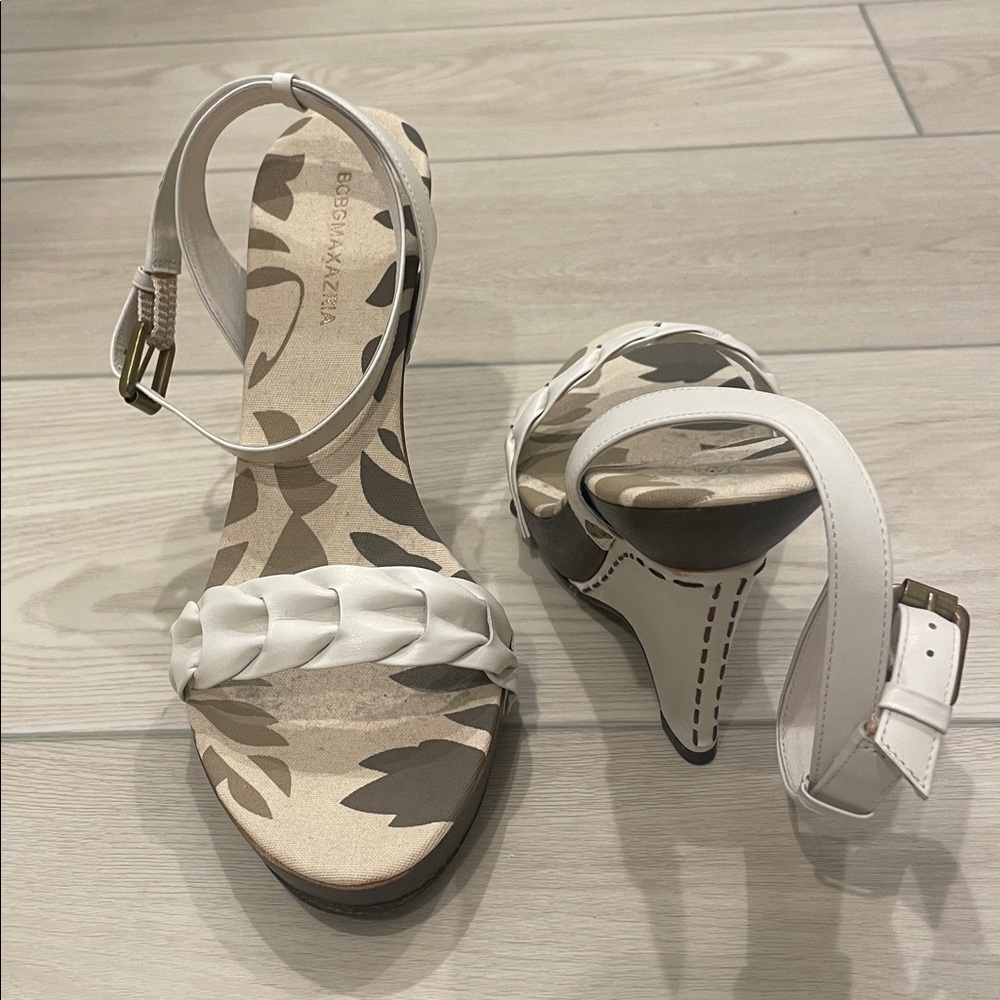 BCBG MaxAzria Wedge Sandals Heels 37 7 Cream Brown